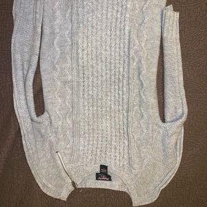 Sweater with zipper shoulder